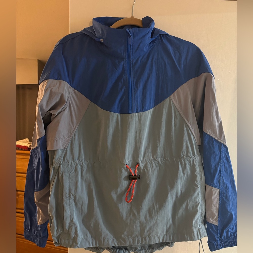 Lululemon size 6 Blue Hooded Windbreaker